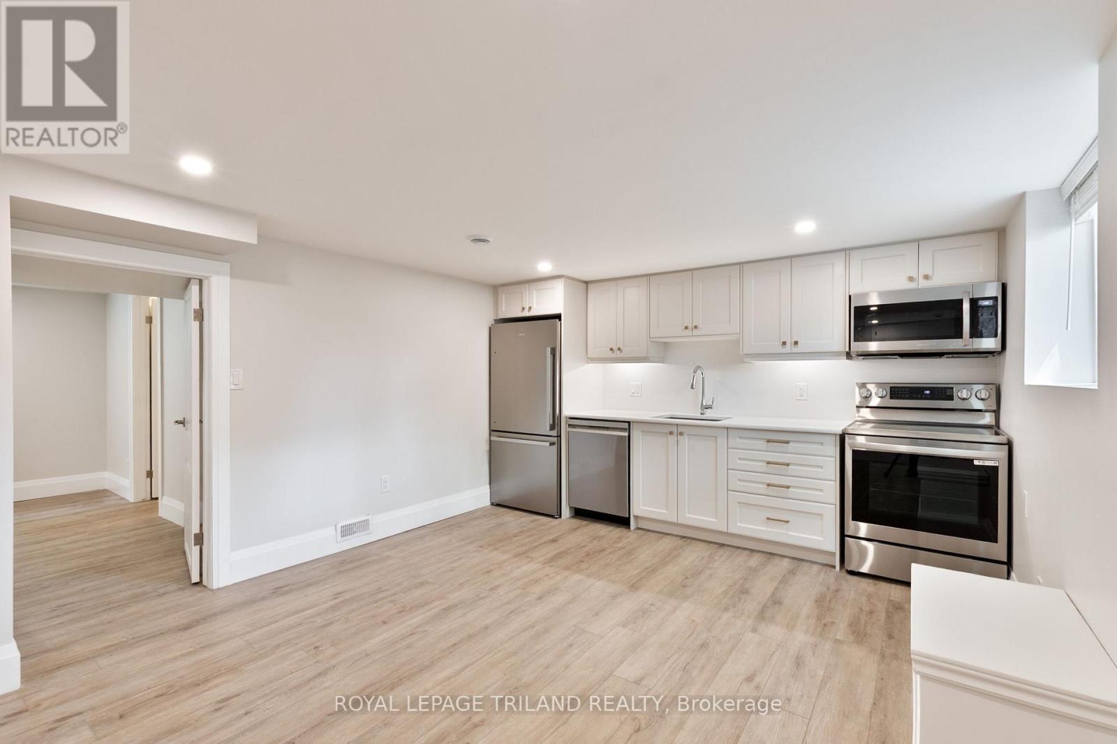 LOWER - 16 INVERARY ROAD 1 House for Rent - Photo gallery 4