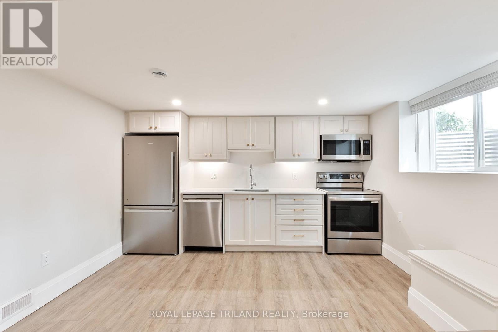 LOWER - 16 INVERARY ROAD 1 House for Rent - Photo gallery 5