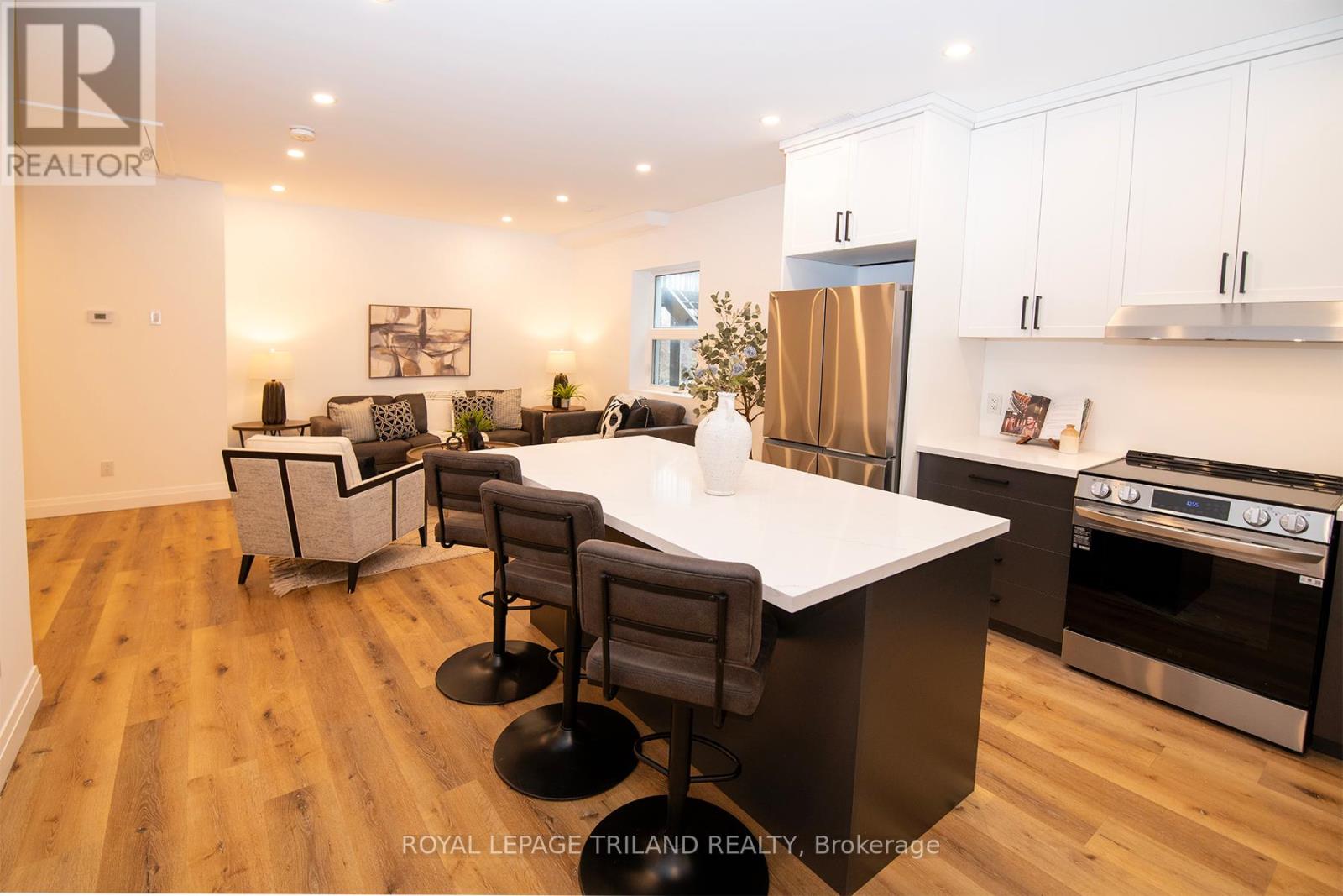 202 - 425 DUNDAS STREET 2 Beds House for Rent - Photo gallery 1