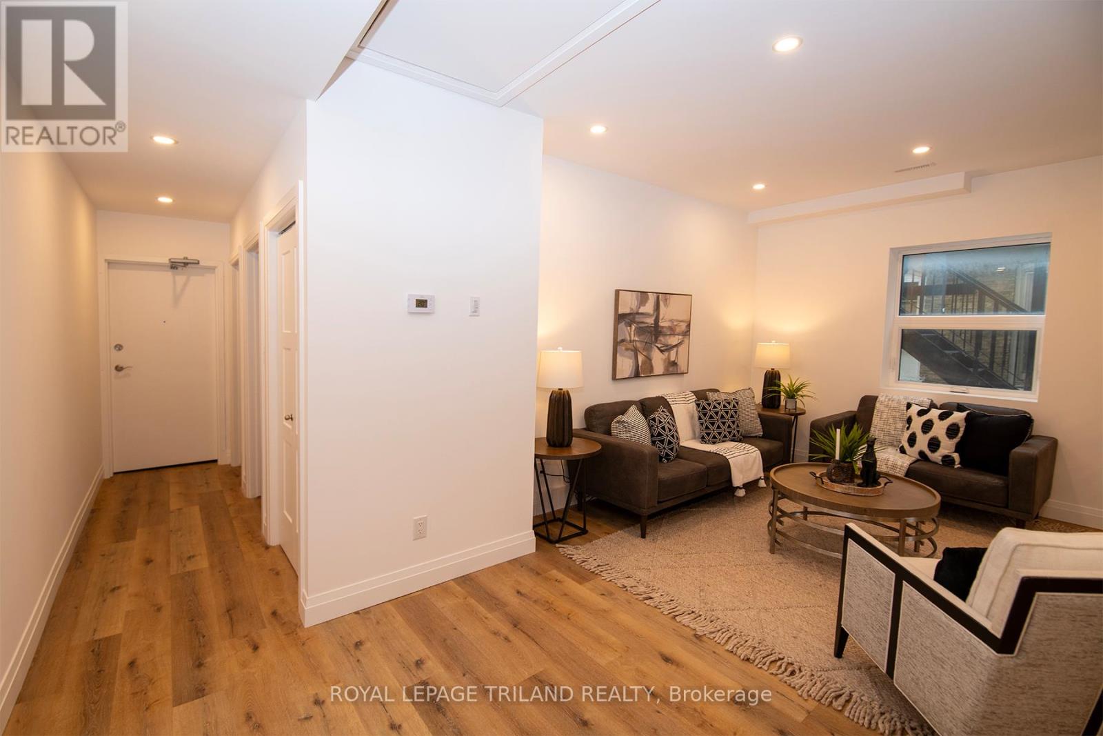 202 - 425 DUNDAS STREET 2 Beds House for Rent - Photo gallery 4