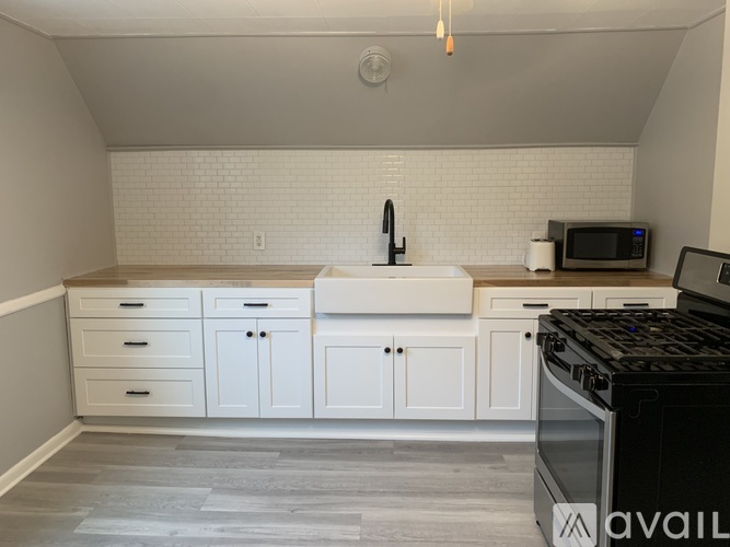 921 Court Street 1 Apartment for Rent - Photo gallery 1
