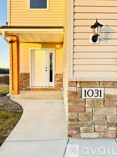 A house with the number 1031 on the wall.