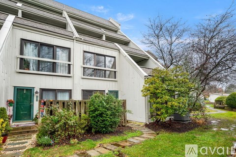547 Summit House 3 Beds Apartment for Rent