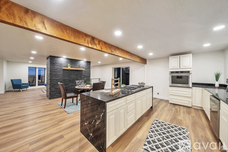 552 E Chelsea Dr 6 Beds Single Family Home for Rent - Photo gallery 2