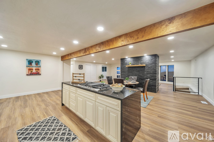 552 E Chelsea Dr 6 Beds Single Family Home for Rent - Photo gallery 5