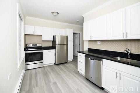 646 W Roscoe St 1 Apartment for Rent