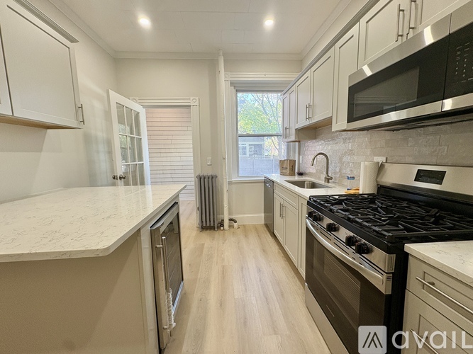 90 Fuller St 2 Beds Apartment for Rent - Photo gallery 3