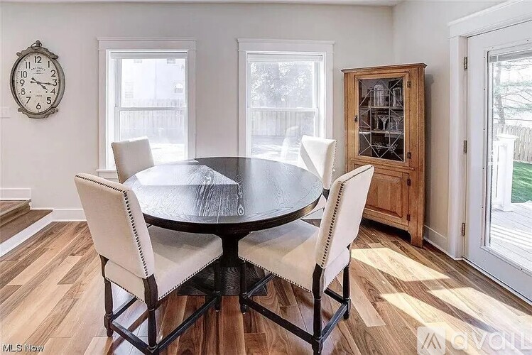 A dining room with a round table and chairs.