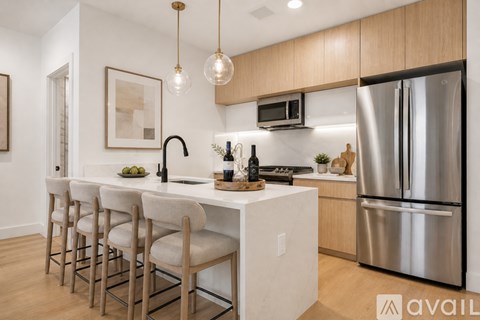 651 38Th St 2 Beds Apartment for Rent