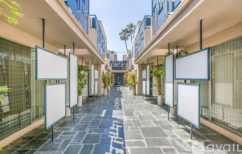 936 North San Vicente Boulevard 2 Beds Apartment for Rent - Photo gallery 1