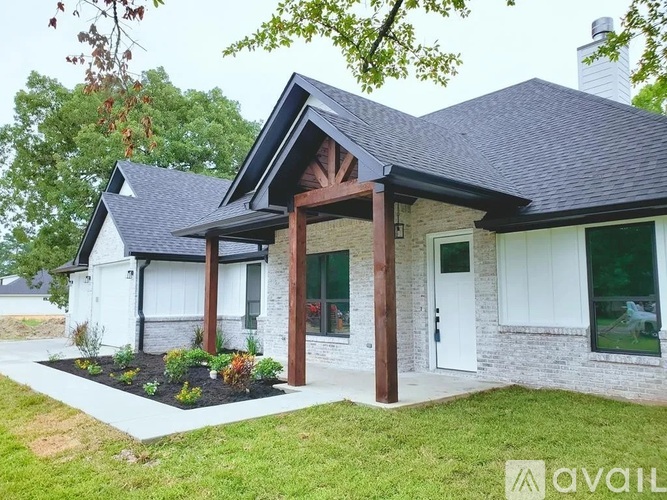 305 Brentwood Dr 4 Beds Single Family Home for Rent - Photo gallery 2