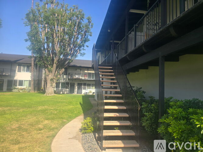 371 N Oak St 2 Beds Apartment for Rent - Photo gallery 2