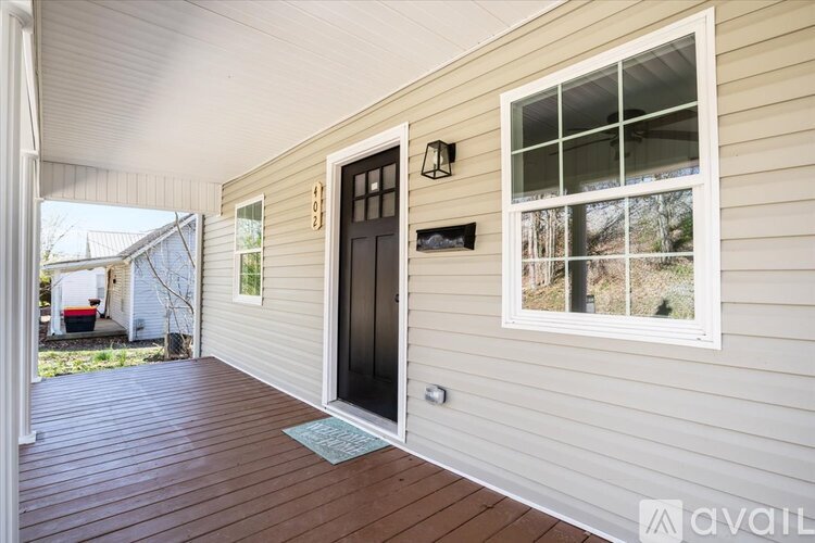 402 W Railroad St 4 Beds Single Family Home for Rent - Photo gallery 3