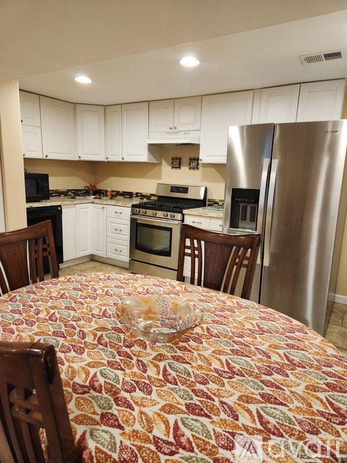8 S Zenobia St 2 Beds Apartment for Rent - Photo gallery 1