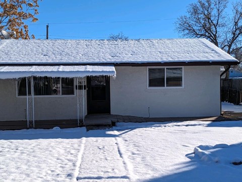 2412 Winnipeg St 2 Beds Apartment for Rent