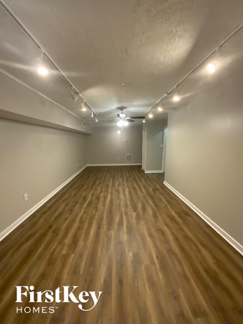234 Valleyside Drive 4 Beds Apartment for Rent