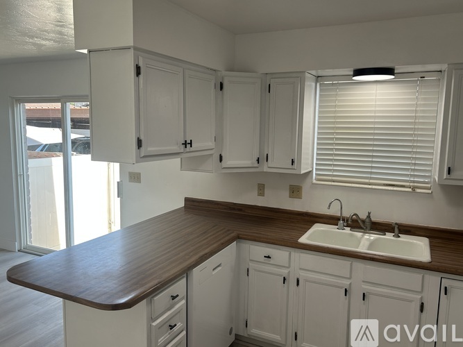 65 San Juan Court 4 Beds Townhouse for Rent - Photo gallery 3