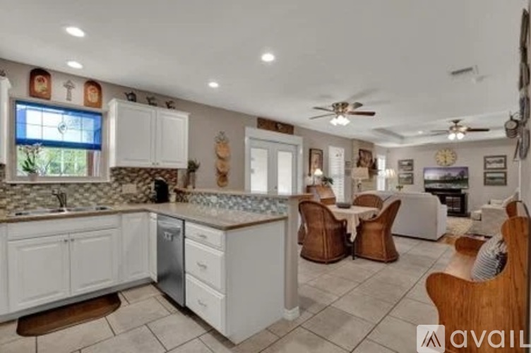 712 Englemann Oak Dr 3 Beds Single Family Home for Rent - Photo gallery 2