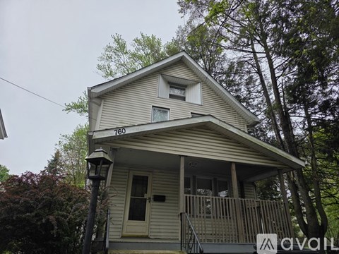 760 Lakewood Blvd 3 Beds Apartment for Rent