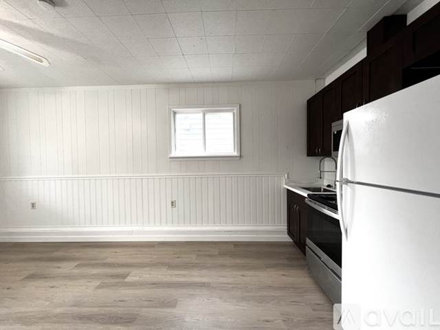 Studio apartment at 25818 19th Ave S in Des Moines, WA