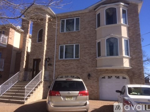 146 Ivy St 4 Beds Apartment for Rent