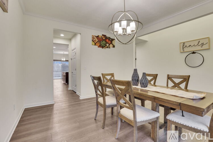 694 Dewmar Drive 5 Beds Single Family Home for Rent - Photo gallery 3