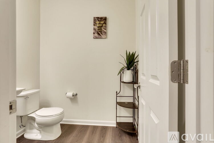 694 Dewmar Drive 5 Beds Single Family Home for Rent - Photo gallery 5