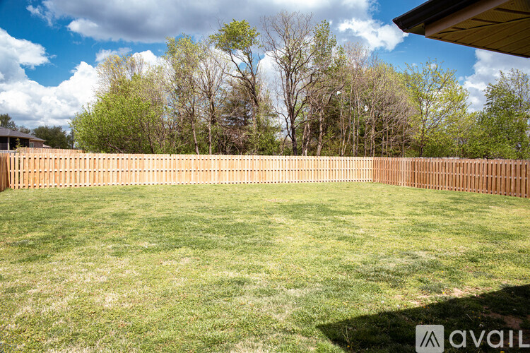 402 Lion Drive North 3 Beds Single Family Home for Rent - Photo gallery 2