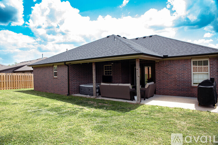 402 Lion Drive North 3 Beds Single Family Home for Rent - Photo gallery 3