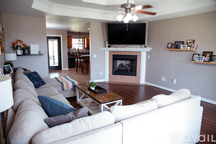 402 Lion Drive North 3 Beds Single Family Home for Rent - Photo gallery 5