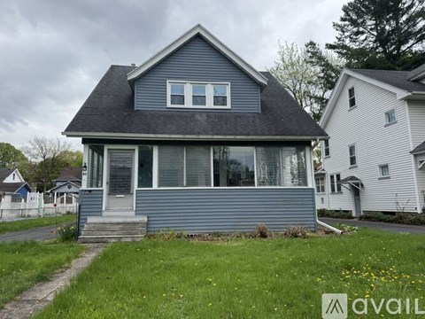 83 Navarre Rd 3 Beds Apartment for Rent