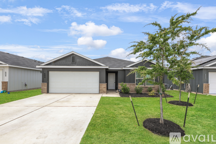604 Double Vision Rd 4 Beds Single Family Home for Rent - Photo gallery 1