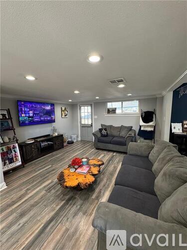 23 Fairlane Drive 3 Beds Single Family Home for Rent - Photo gallery 2
