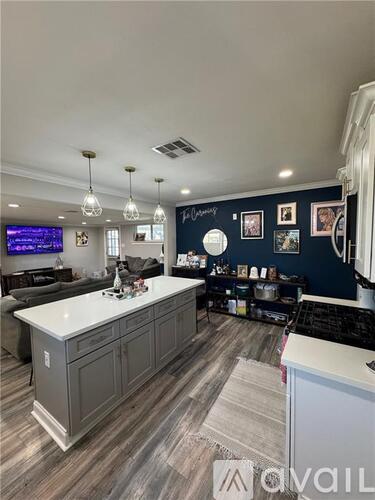 23 Fairlane Drive 3 Beds Single Family Home for Rent - Photo gallery 3