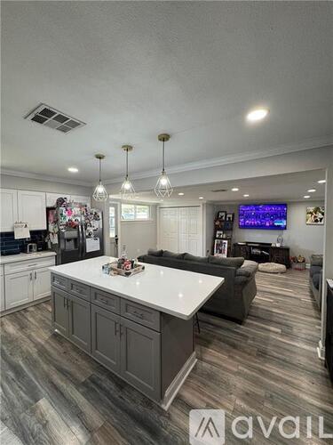 23 Fairlane Drive 3 Beds Single Family Home for Rent - Photo gallery 4