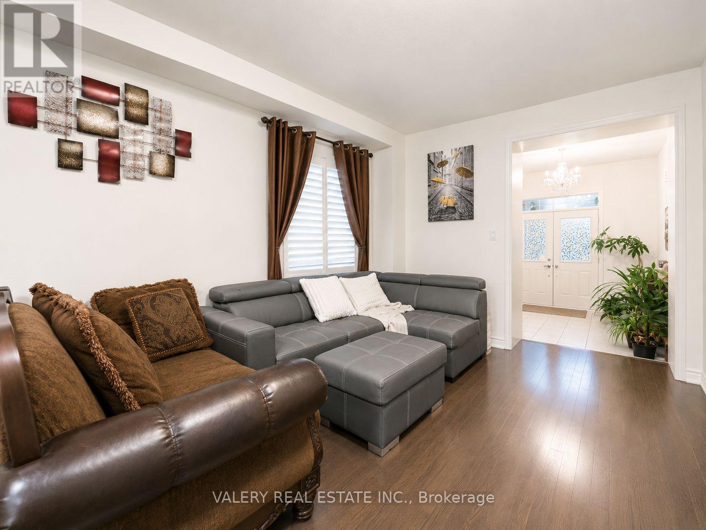 MAIN - 11 O'CONNOR CRESCENT 5 Beds House for Rent - Photo gallery 1