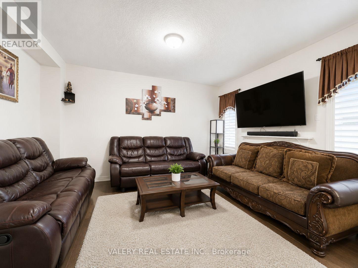 MAIN - 11 O'CONNOR CRESCENT 5 Beds House for Rent - Photo gallery 2