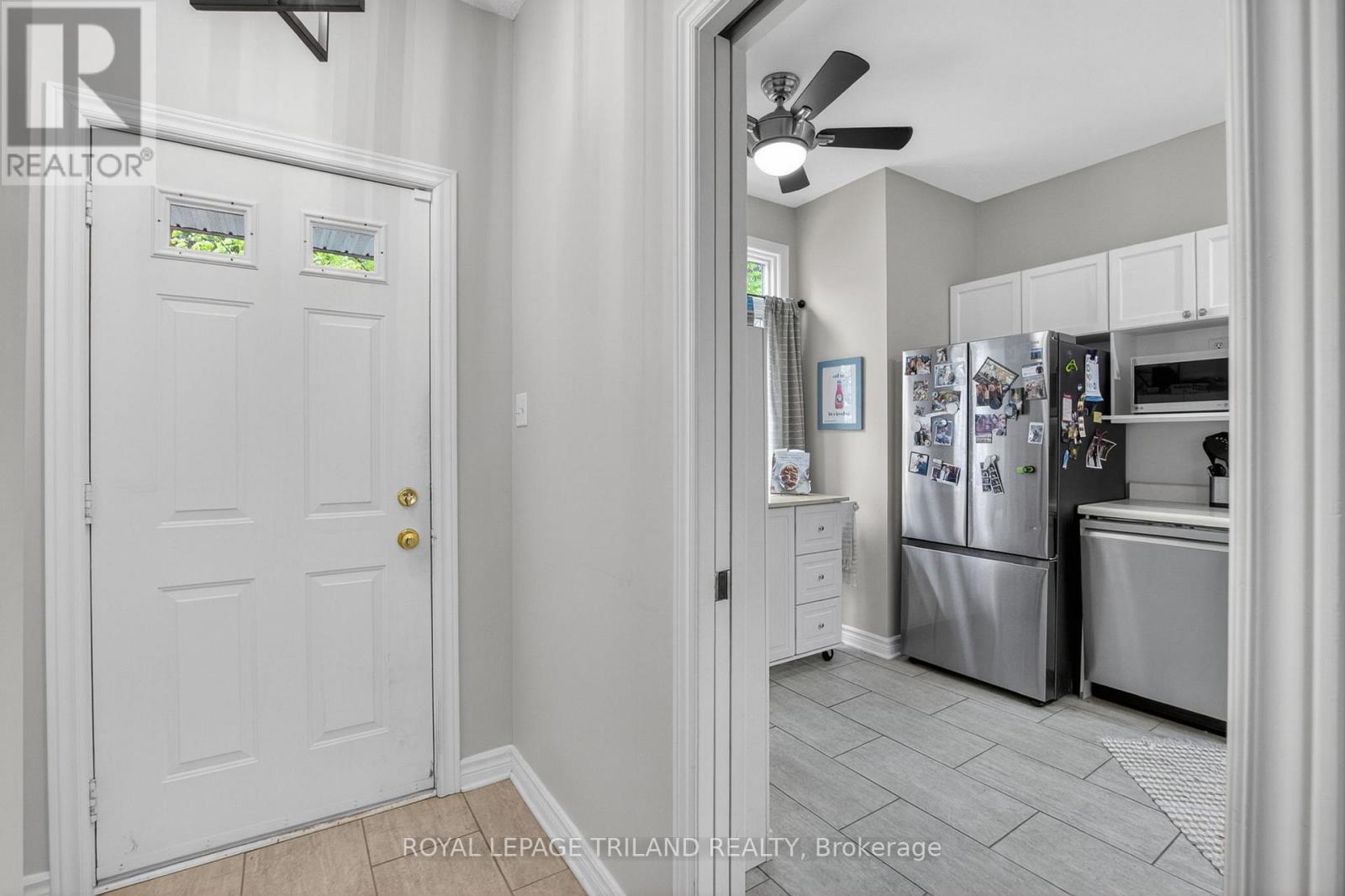 21 - 1415 COMMISSIONERS ROAD W 3 Beds Condo, Home, Townhouse for Rent - Photo gallery 3