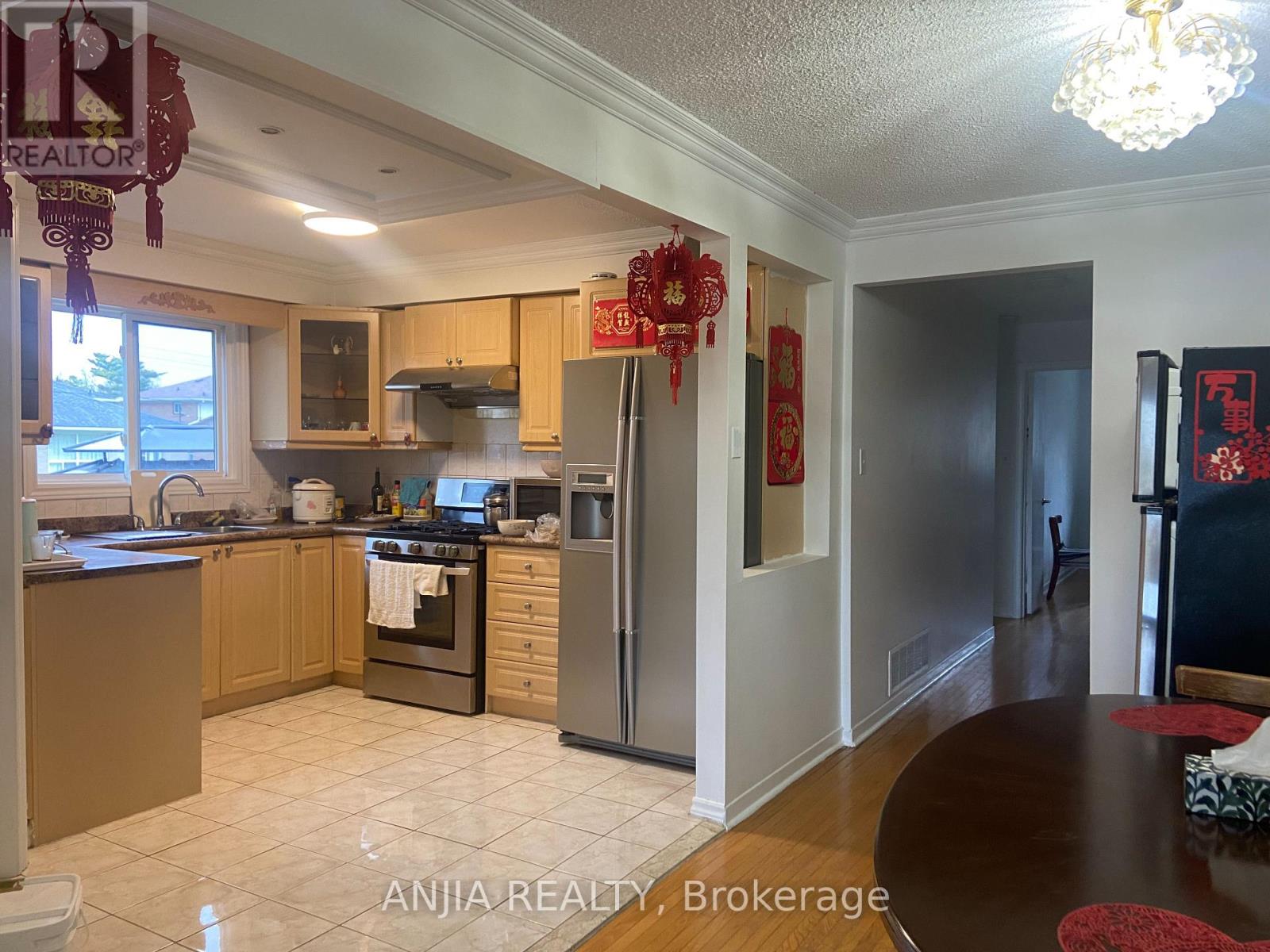 MAIN#2 - 58 KITCHENER ROAD 1 House for Rent - Photo gallery 3