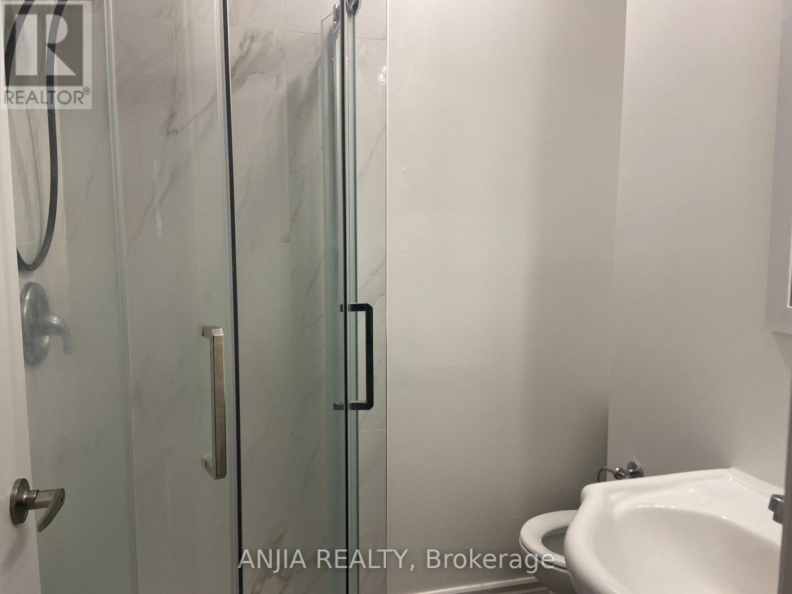 MAIN#2 - 58 KITCHENER ROAD 1 House for Rent - Photo gallery 5