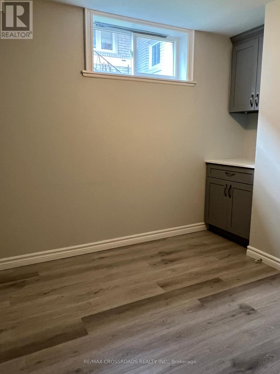 LOWER - 782 CUMMER AVENUE 2 Beds House for Rent - Photo gallery 3