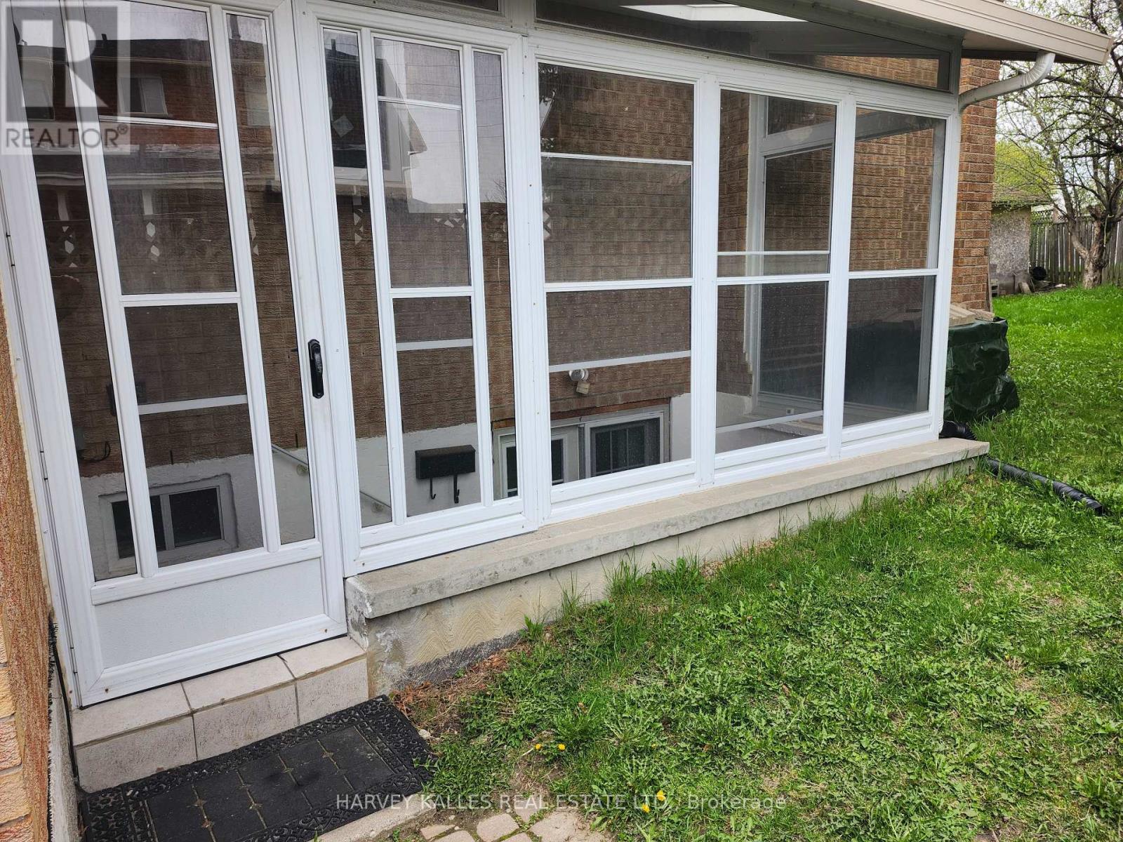 LOWER - 9 SCARLETT DRIVE 2 Beds House for Rent - Photo gallery 3
