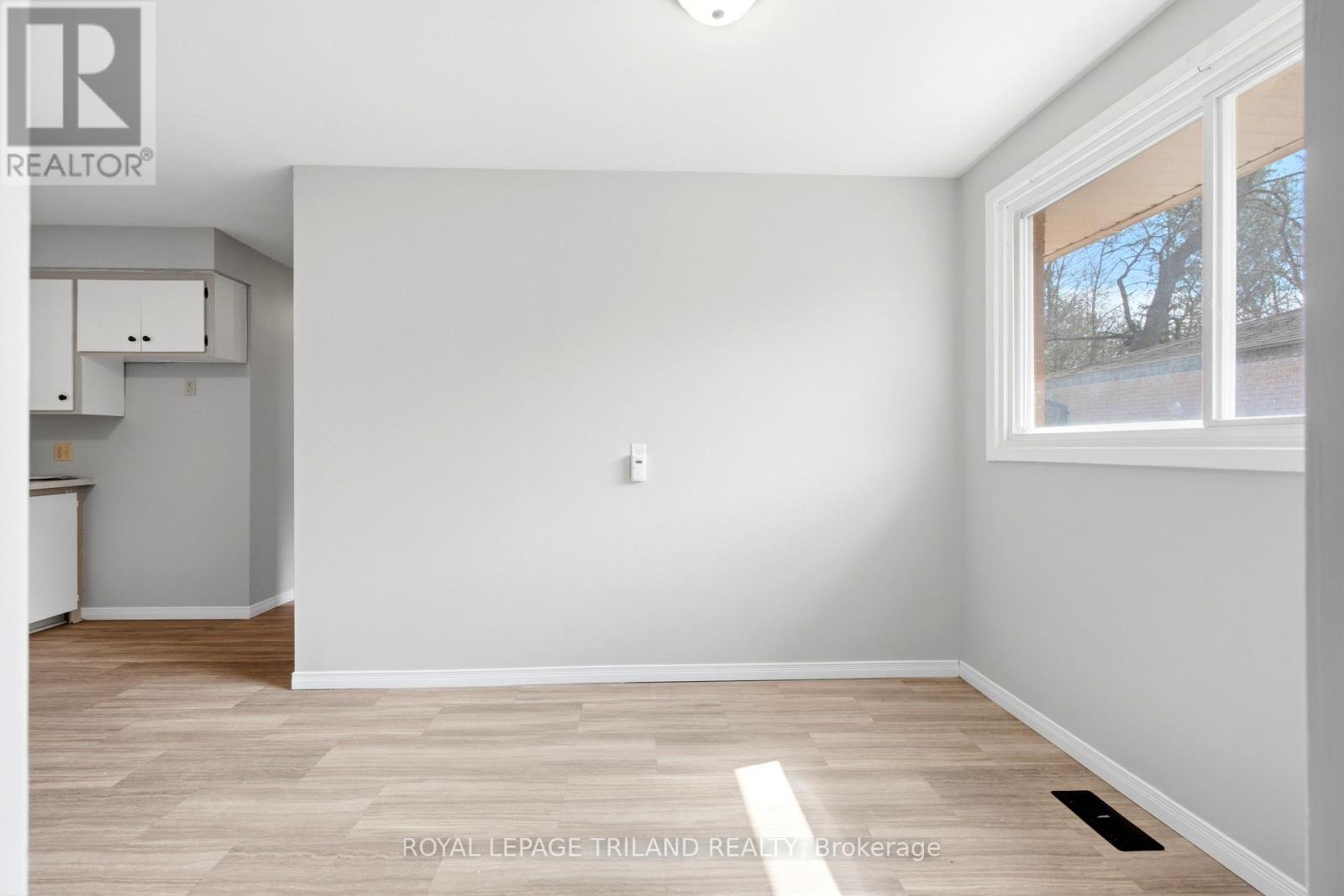 A - 195B CEDARVALE CRESCENT 3 Beds Home, Multifamily, Duplex for Rent - Photo gallery 5