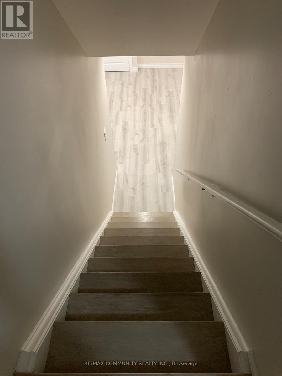 BSMT - 70 CANTWELL CRESCENT 1 House for Rent - Photo gallery 2