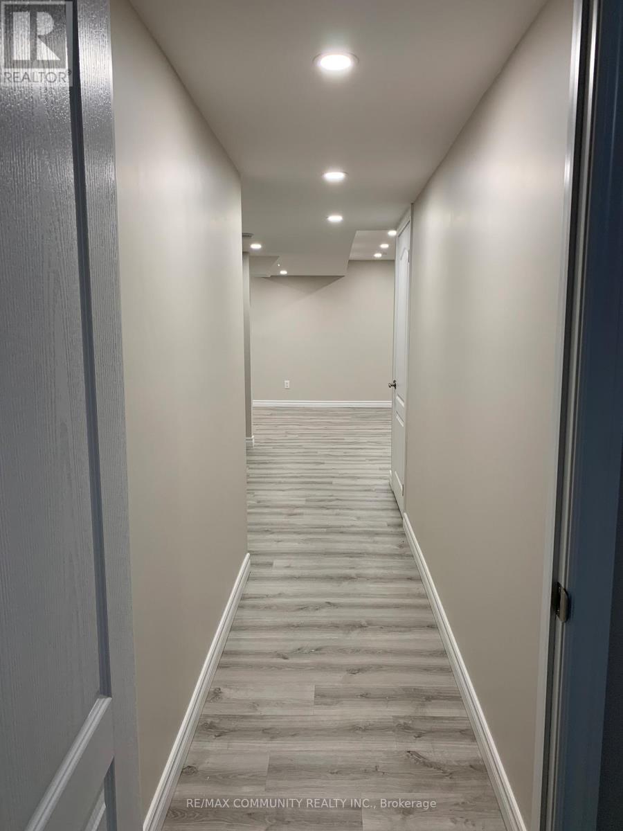 BSMT - 70 CANTWELL CRESCENT 1 House for Rent - Photo gallery 3