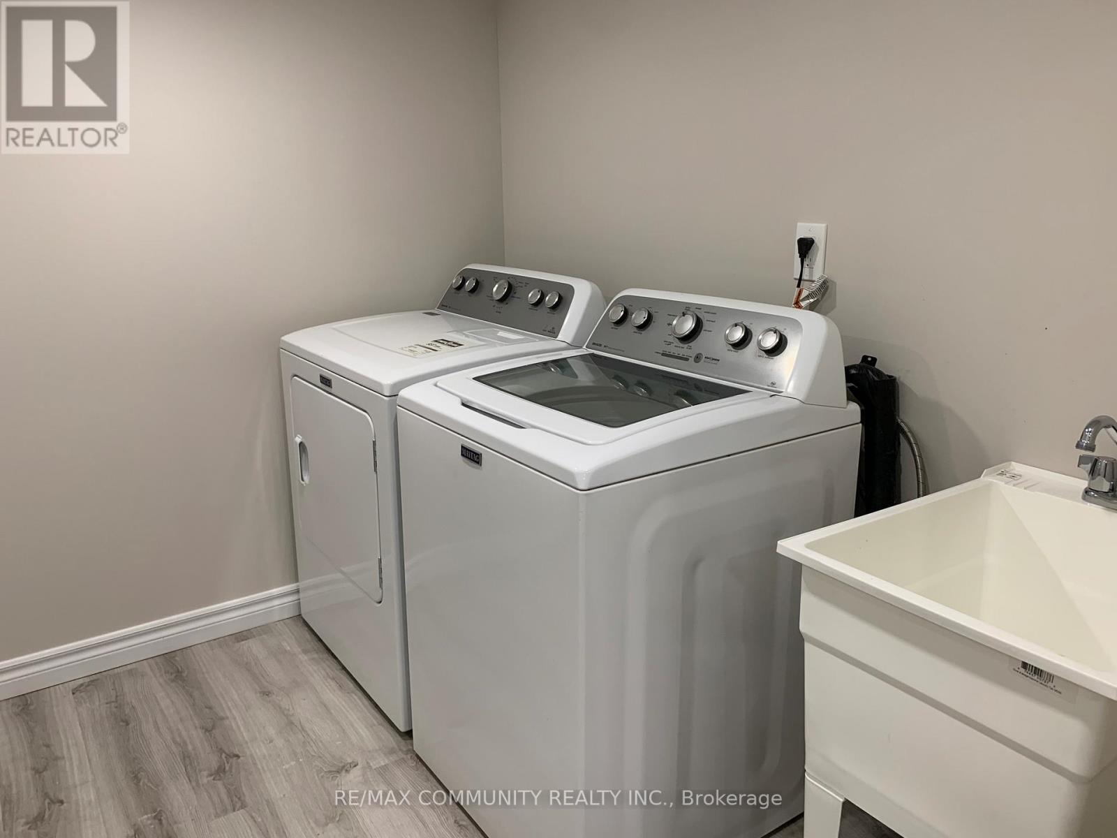 BSMT - 70 CANTWELL CRESCENT 1 House for Rent - Photo gallery 5