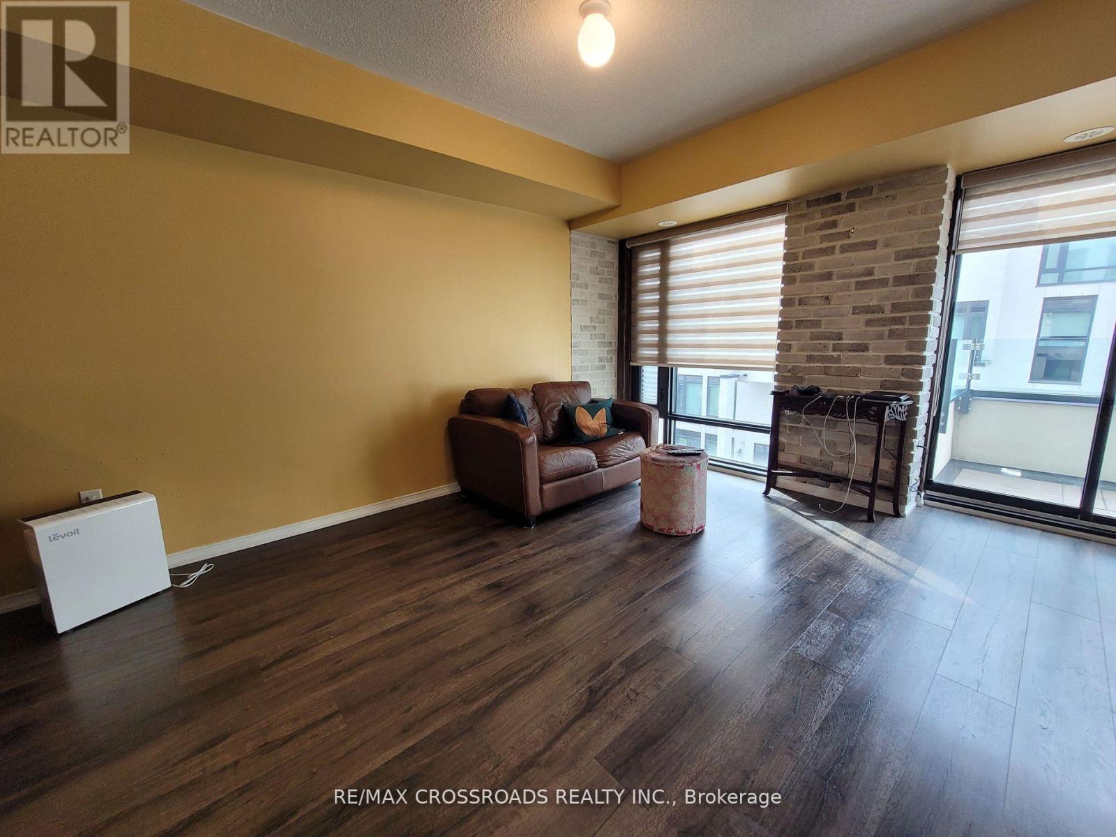 202 - 134 WIDDICOMBE HILL BOULEVARD 2 Beds Condo, Home, Townhouse for Rent - Photo gallery 1