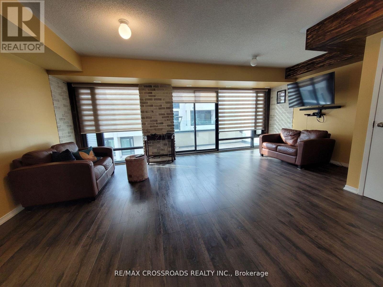 202 - 134 WIDDICOMBE HILL BOULEVARD 2 Beds Condo, Home, Townhouse for Rent - Photo gallery 2