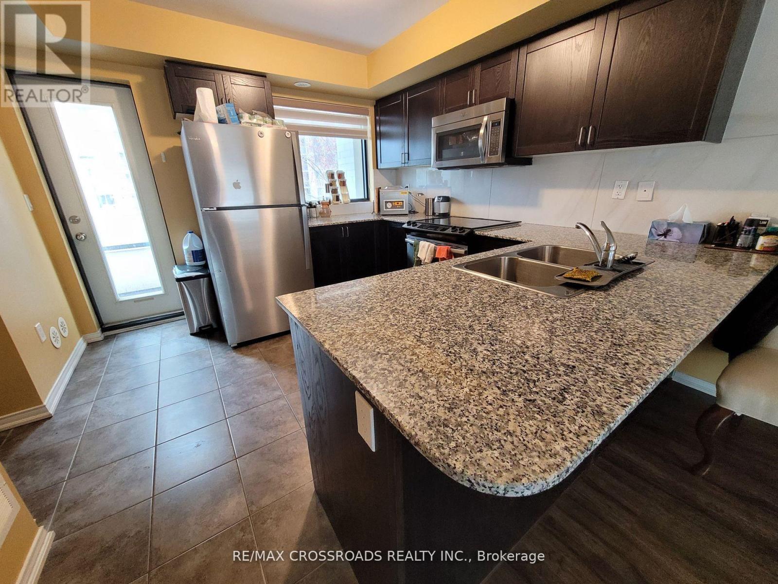 202 - 134 WIDDICOMBE HILL BOULEVARD 2 Beds Condo, Home, Townhouse for Rent - Photo gallery 5