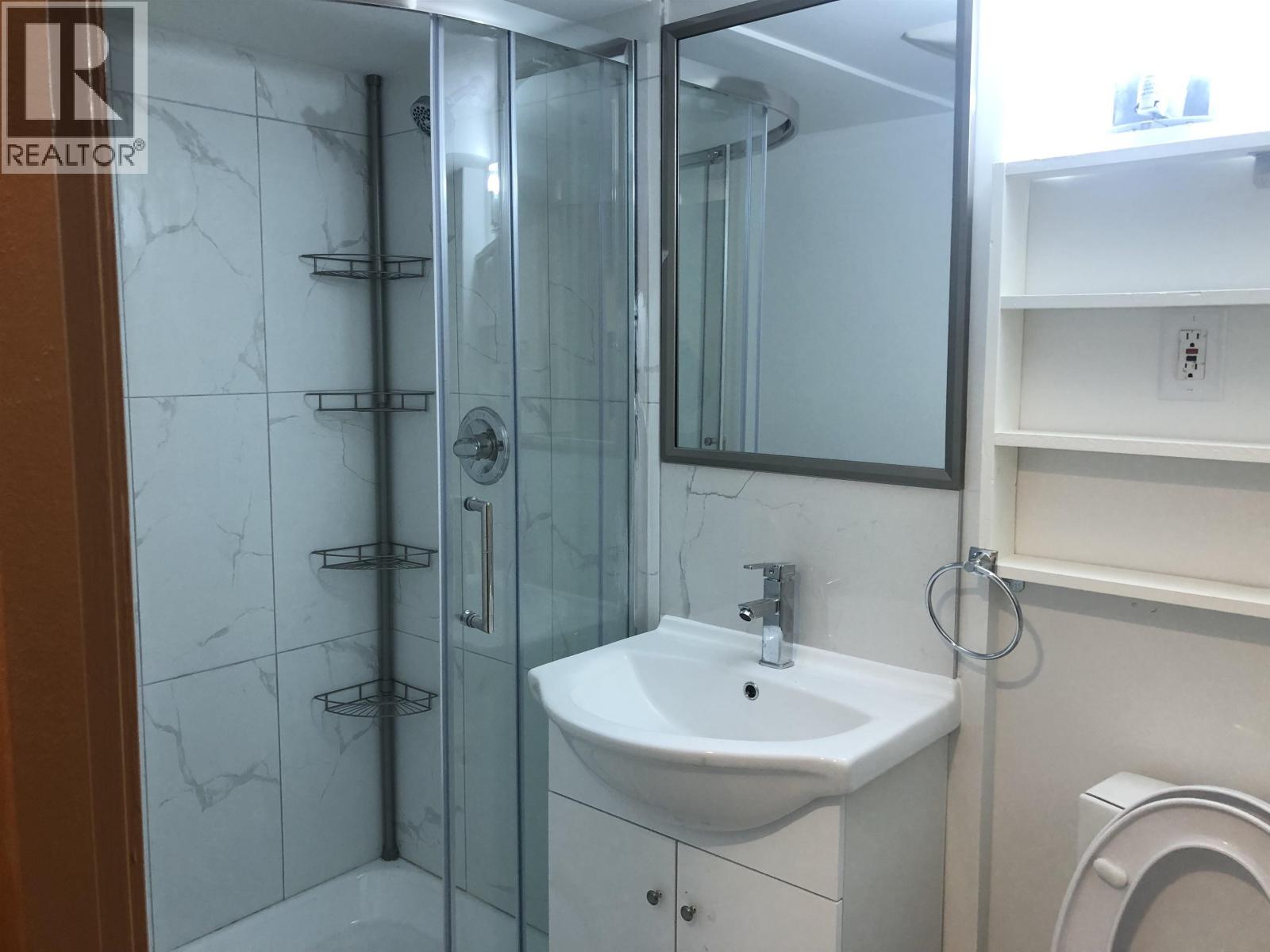 1 4136 GILPIN CRESCENT 1 House for Rent - Photo gallery 5